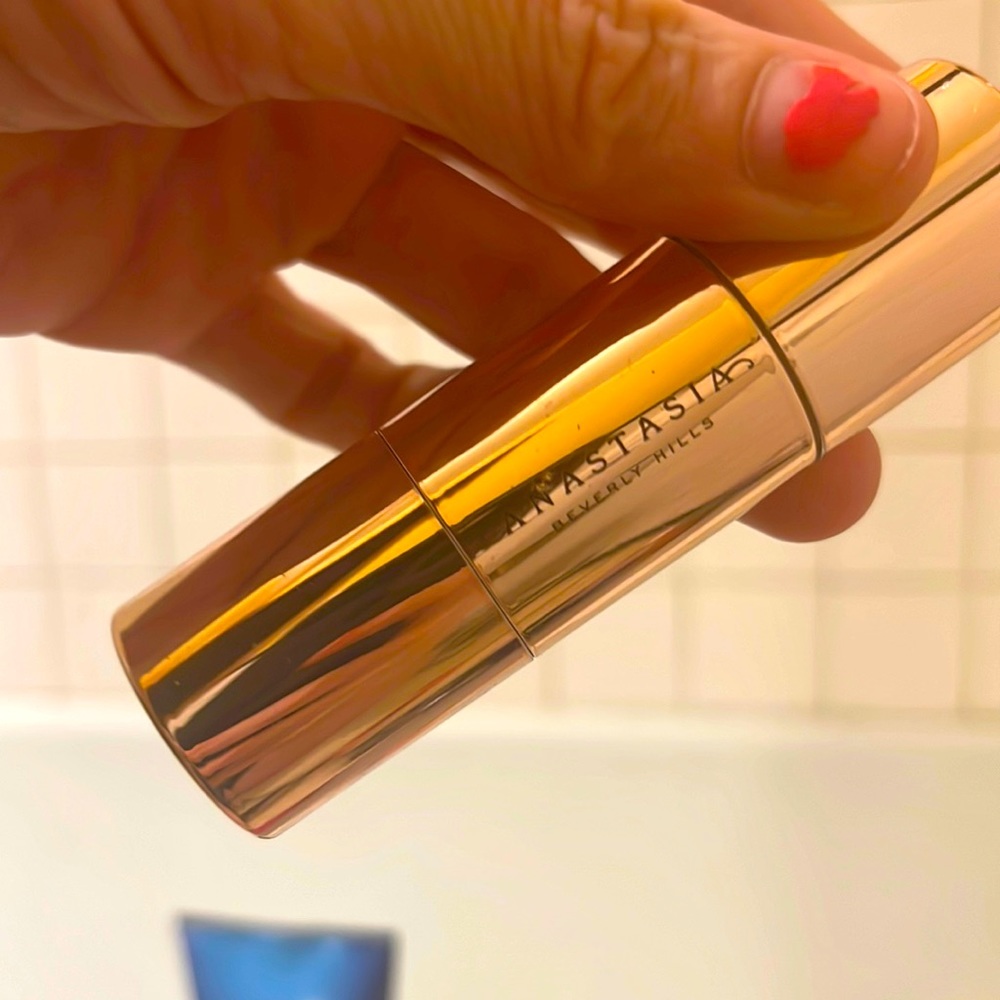 A highlighter stick   Cognac diamond